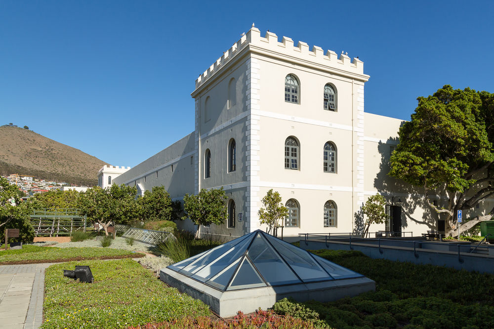 Protea Hotel by Marriott Cape Town Waterfront Breakwater Lodge image 1